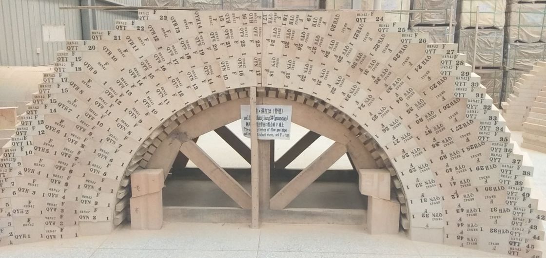안달루스티 기반을 둔 벽돌이 고온에 저항합니다 그리고 고온 스토브에서 안전 마무리로 이용했습니다 고산화알미늄이 킬스